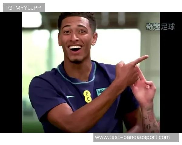 足球场上的奇趣时刻吃香蕉的球员们如何提升比赛表现