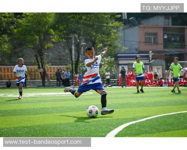 蓓蕾足球俱乐部：培养未来之星的足球梦想与成长之路