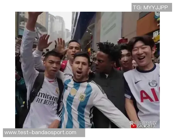 足球场对骂激烈上演球迷情绪高涨引发场内外热议